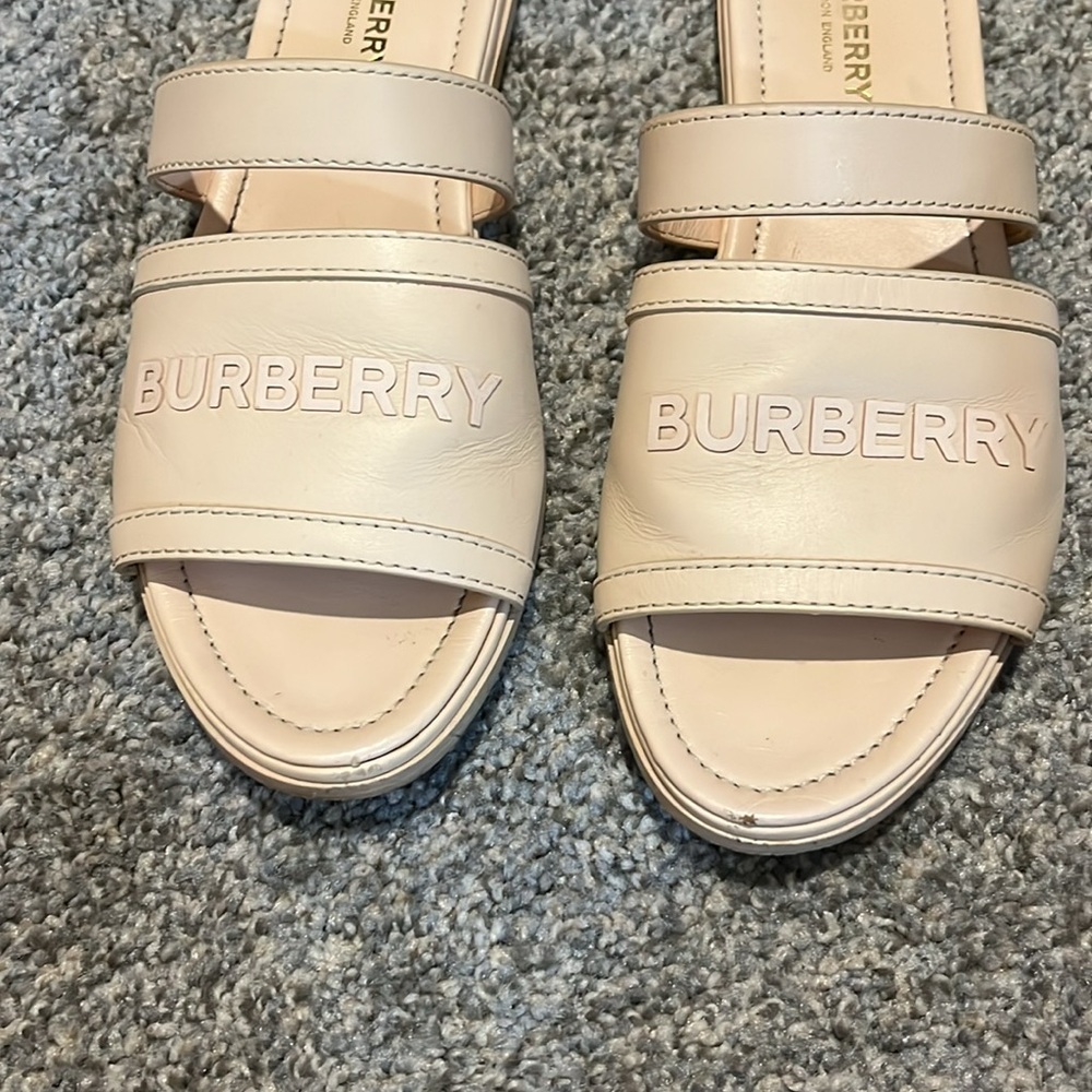 Burberry Cream Sandals with Open Toe and Padded Straps - Picture 10 of 10